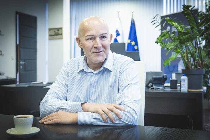 VELIK PREOBRAT V SLOVENSKEM ŠOLSTVU?! MINISTER RONČEVIĆ NAPOVEDAL KORENITE SPREMEMBE – Poglejte, kaj pripravlja za vse slovenske šolarje!