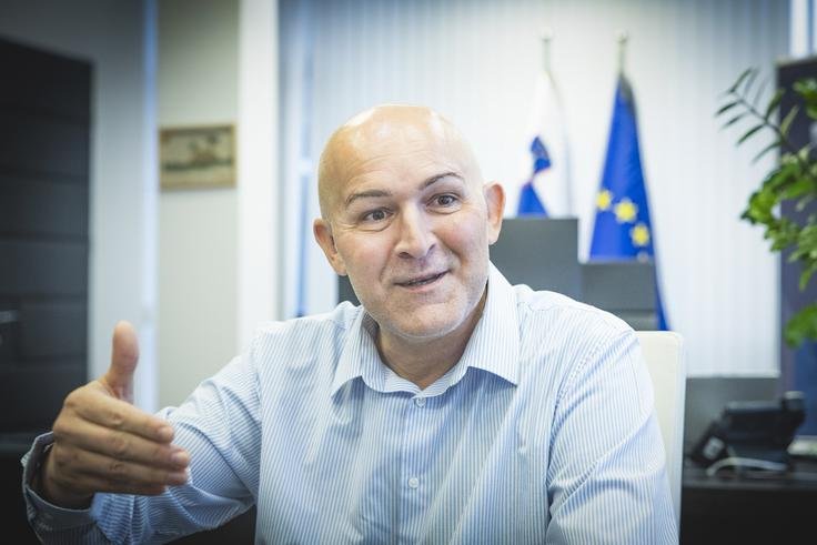 VELIK PREOBRAT V SLOVENSKEM ŠOLSTVU?! MINISTER RONČEVIĆ NAPOVEDAL KORENITE SPREMEMBE – Poglejte, kaj pripravlja za vse slovenske šolarje!