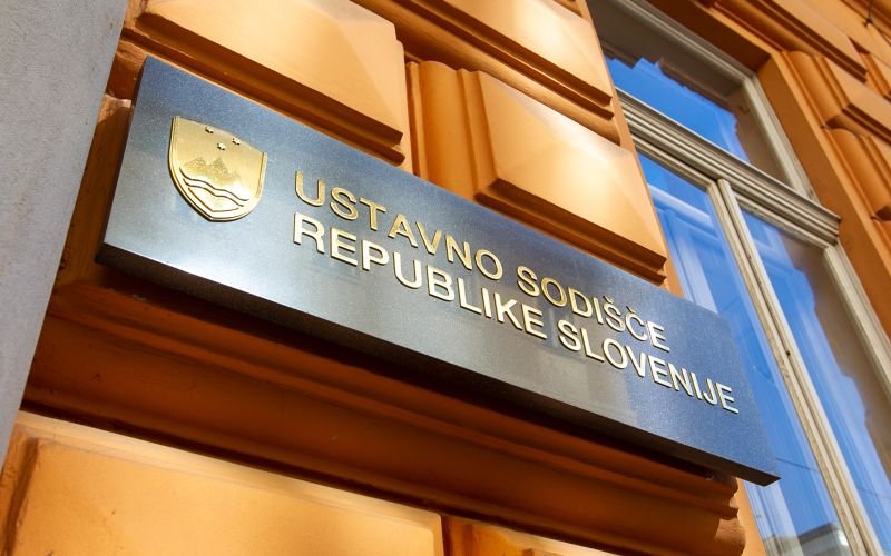 VELIK PREOBRAT GLEDE BOŽIČNIC V SLOVENIJI! ROBERT GOLOB SE JE OGLASIL Z ODMEVNO IZJAVO – Poglejte, kaj je sporočil vsem zaposlenim in kaj bo z njihovim denarjem!