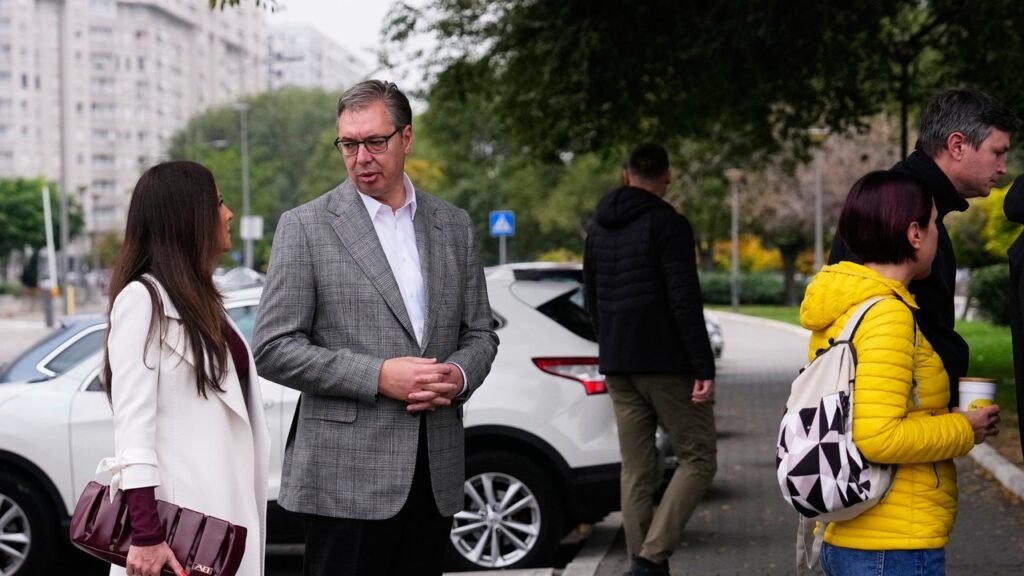 POLITIČNA DRAMA V BEOGRADU! BRNABIĆEVA OPOZARJA NA ARETACIJO VUČIĆA, ODSTOPILA PA JE TUDI DIREKTORICA RTS – POGLEJTE, KAJ SE DOGAJA PO VOLITVAH!