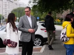 POLITIČNA DRAMA V BEOGRADU! BRNABIĆEVA OPOZARJA NA ARETACIJO VUČIĆA, ODSTOPILA PA JE TUDI DIREKTORICA RTS – POGLEJTE, KAJ SE DOGAJA PO VOLITVAH!