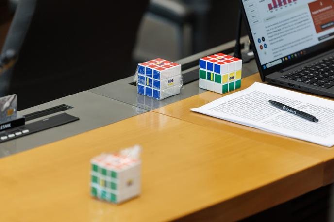NOV ZAPLET V AFERI BLACK CUBE! POSLANCI SPREJELI POMEMBNO ODLOČITEV – Poglejte, kaj bodo zdaj preiskovali in kdo je pod drobnogledom!