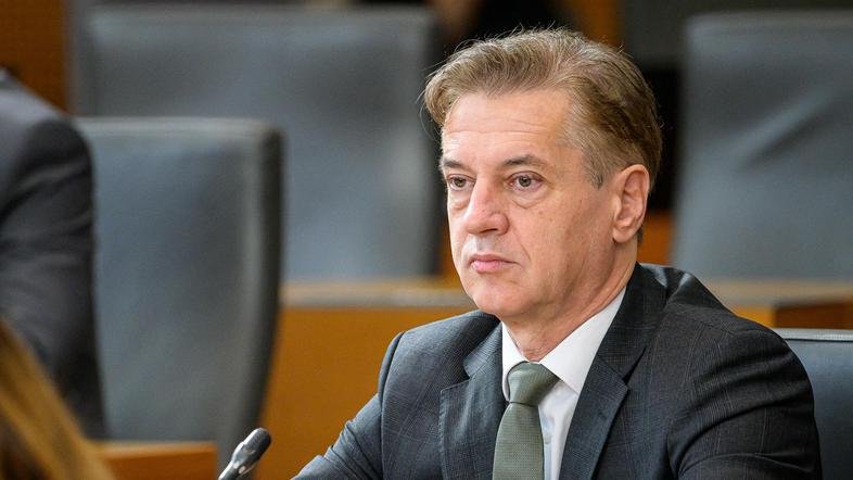OSTER POLITIČNI SPOR V SLOVENIJI! GOLOBOVA SVOBODA POD UDAROM KRITIK – POGLEJTE, KAJ SO JI OČITALI IZ NSi!