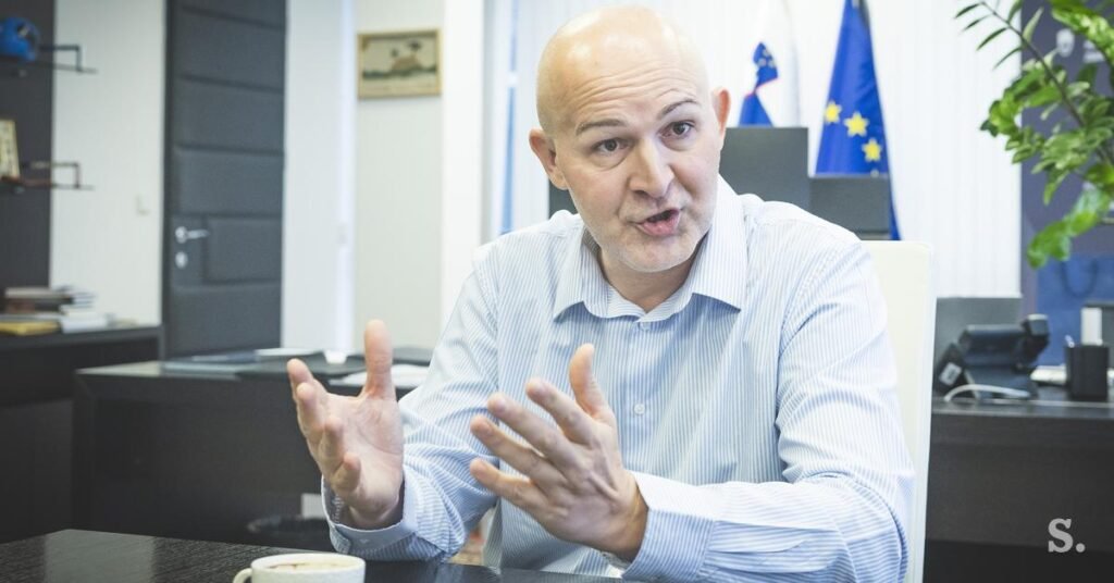 VELIK PREOBRAT V SLOVENSKEM ŠOLSTVU?! MINISTER RONČEVIĆ NAPOVEDAL KORENITE SPREMEMBE – Poglejte, kaj pripravlja za vse slovenske šolarje!