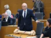 POČILO JE: Janša Slovence znova pošilja na volišča – Opozicija ga je raztrgala: ”Metanje kosti za…”