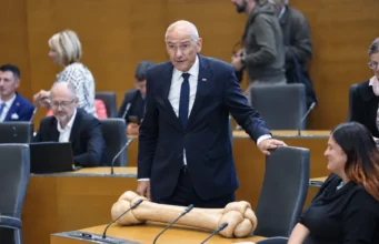 POČILO JE: Janša Slovence znova pošilja na volišča – Opozicija ga je raztrgala: ”Metanje kosti za…”