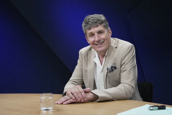 NOV POLITIČNI ZAPLET V SLOVENIJI! KATJA KOKOT JAVNO OPOZORILA SAJOVICA IN NAPOVEDALA MOŽNA NOVA RAZKRITJA – poglejte, kaj je povedala pred kamerami! (VIDEO)