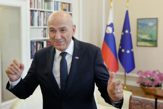 VELIKA NOVICA ZA VSE ZAPOSLENE V SLOVENIJI! JANŠA NAPOVEDAL POMEMBNE SPREMEMBE – Poglejte, kaj bi to lahko pomenilo za vaše plače in denarnice!
