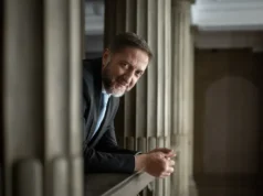 LJUBEZENSKO PRESENEČENJE V SLOVENSKI POLITIKI! KLEMEN BOŠTJANČIČ SE JE POJAVIL Z ŽENSKO, O KATERI SE ŽE DOLGO GOVORI – Poglejte, kdo mu je delal družbo! (FOTO)