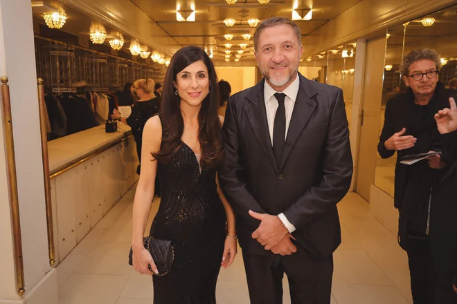 LJUBEZENSKO PRESENEČENJE V SLOVENSKI POLITIKI! KLEMEN BOŠTJANČIČ SE JE POJAVIL Z ŽENSKO, O KATERI SE ŽE DOLGO GOVORI – Poglejte, kdo mu je delal družbo! (FOTO)