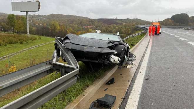 ŠOKANTNA NESREČA 24-LETNEGA SLOVENCA! LAMBORGHINI ZA 300.000 EVROV POPOLNOMA RAZBIT – PRIČA RAZKRILA PODROBNOSTI, KI JEMLJEJO DIH! (FOTO)