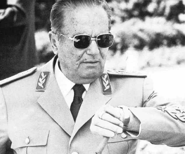TITOVA PRETEKLOST ZNOVA DVIGUJE PRAH V SLOVENIJI! Moški, ki je obglavil njegov kip, spregovoril o pobojih in izrekel besede, ki so sprožile burne odzive!
