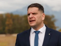 POLITIČNA DRAMA V SLOVENIJI SE STOPNJUJE! STEVANOVIĆ PO SPORNIH POSNETKIH PREKINIL MOLK – NJEGOVE DANAŠNJE BESEDE SO ODMEVNE! POGLEJTE, KAJ JE PRIZNAL IN KAKO SE BRANI PRED OČITKI!