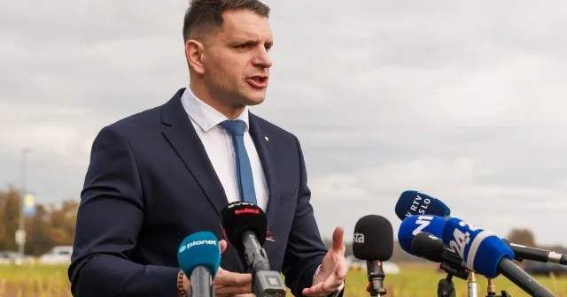 POLITIČNI PRETRES V SLOVENIJI! STEVANOVIĆ KLJUB OPOZORILOM SPREJEL IRANSKO VELEPOSLANICO – S PRESENETLJIVO IZJAVO NAMIGNIL CELO NA MINISTRSTVO! POGLEJTE, KAJ JE RAZKRIL!