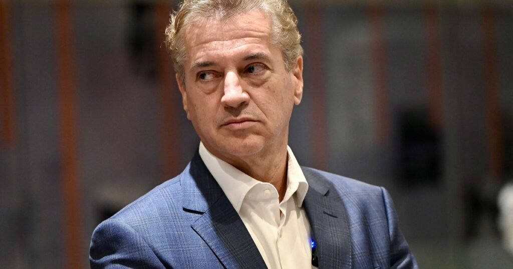 VELIK PREOBRAT GLEDE BOŽIČNIC V SLOVENIJI! ROBERT GOLOB SE JE OGLASIL Z ODMEVNO IZJAVO – Poglejte, kaj je sporočil vsem zaposlenim in kaj bo z njihovim denarjem!