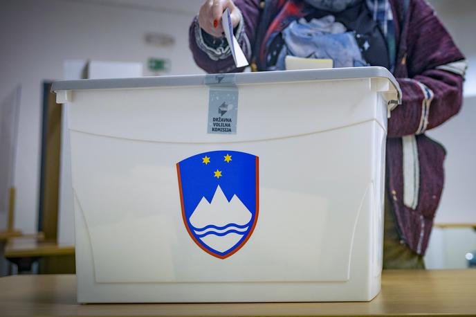 ŠOK IN NOV PREOBRAT PO REFERENDUMU?! Objavljeni so najnovejši rezultati glasovanja po pošti – poglejte, kaj razkrivajo številke!