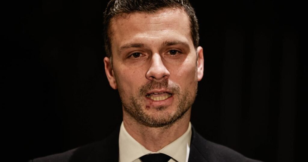 VELIKA VRNITEV V SLOVENSKO POLITIKO! PO ODMEVNEM ODSTOPU SE VRAČA NEKDANJI VODJA POSLANCEV SD – POGLEJTE, KJE BO ZNOVA KANDIDIRAL!