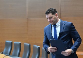 NOVA AFERA V VRHU SLOVENSKE POLITIKE! V JAVNOST PRIŠEL POSNETEK STEVANOVIĆA – POGLEJTE, KAJ JE POVEDAL O SVOJI FUNKCIJI! (VIDEO)