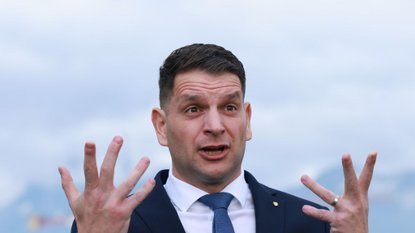 NOVO RAZKRITJE V AFERI STEVANOVIĆ! NA DAN PRIŠLA PRETEKLOST SKRIVNOSTNEGA DONATORJA IZ BIH – POVEZAVE SEGajo V SAM VRH POLITIKE! POGLEJTE, KAJ JE RAZKRIL PREISKOVALNI NOVINAR!