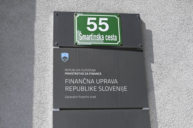 ODMEVNO RAZKRITJE O 14 MILIJONIH CIGARET! FURS SE JE OSTRO ODZVAL NA OČITKE – POGLEJTE, ZAKAJ SO SE POJAVILA VPRAŠANJA O OBVEŠČANJU POLICIJE!
