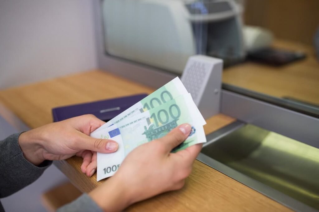 NOV ZAPLET GLEDE DRŽAVNEGA DENARJA! FISKALNI SVET OPOZORIL NA VELIKO RAZLIKO V NAPOVEDIH – POGLEJTE, KAJ TO POMENI ZA SLOVENIJO!