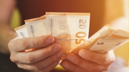DOBRE NOVICE ZA ZAPOSLENE?! Delodajalci in sindikati so se strinjali glede plač – poglejte, kaj predlagajo!
