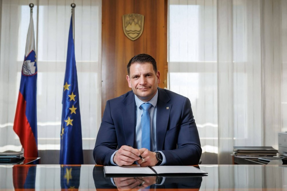 NA DRŽAVNI PRAZNIK NOVA SPOROČILA IZ VRHA SLOVENSKE POLITIKE! OGLASILI SO SE PIRC MUSARJEVA, STEVANOVIĆ IN LOTRIČ – Poglejte, kaj so sporočili Slovencem!