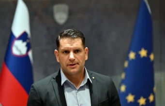 POČILO JE V PARLAMENTU: Vrečko in Stevanović v ostrem spopadu – Stevanović ji je zabrusil: ”Vaša edina ideologija je…”