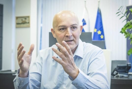 VELIK PREOBRAT V SLOVENSKEM ŠOLSTVU?! MINISTER RONČEVIĆ NAPOVEDAL KORENITE SPREMEMBE – Poglejte, kaj pripravlja za vse slovenske šolarje!