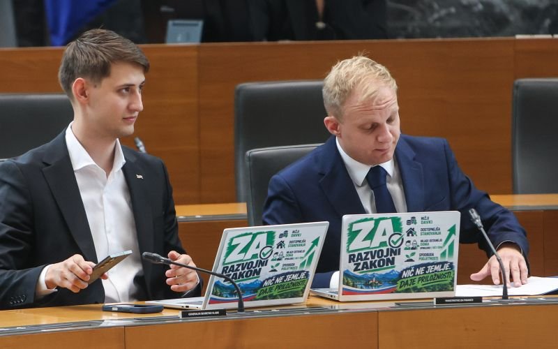 NOV PREOBRAT PO REFERENDUMIH?! PRIŠTELI SO NOVE GLASOVE, RAZLIKA PA SE JE SPREMENILA! Poglejte najnovejše rezultate, ki odmevajo po Sloveniji!