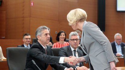 GOLOBA ČAKA SODIŠČE! NOV PRAVNI ZAPLET ZA ZNANEGA POLITIKA – Poglejte, kaj je odločilo sodišče!