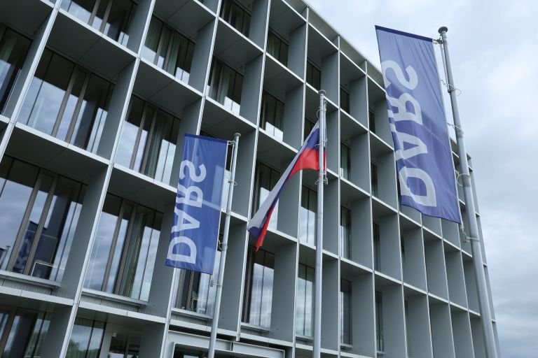 NEVERJETEN ZAPLET PRI DRŽAVNEM PODJETJU DARS! IZBRALI SO PONUDBO S PROIZVAJALCEM, KI SPLOH NE OBSTAJA – POGLEJTE, KAJ JE UGOTOVILA REVIZIJSKA KOMISIJA!