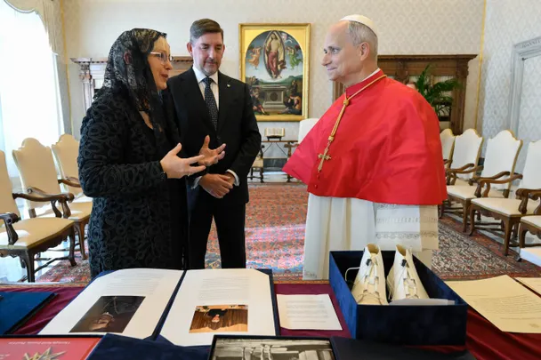 VELIKA NOVICA ZA SLOVENIJO IZ VATIKANA! PIRC MUSARJEVA SE JE SREČALA S PAPEŽEM, TA PA JI JE DAL POMEMBNO OBLJUBO – POGLEJTE, KAJ JE RAZKRILA PO SREČANJU!