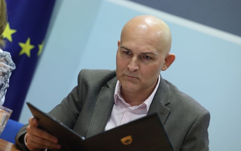 VELIKE SPREMEMBE V SLOVENSKIH ŠOLAH?! JANŠA Z NAPOVEDJO, KI ZADEVA VSE STARŠE IN OTROKE – Poglejte, kaj je razkril in kaj se pripravlja!