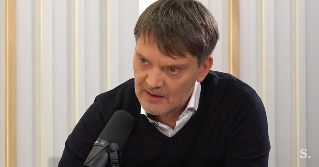 NOV ZAPLET OKOLI ROBERTA GOLOBA! NEKDANJI DIREKTOR URADA SPREGOVORIL O BANČNEM RAČUNU – POGLEJTE, KAJ JE POVEDAL!