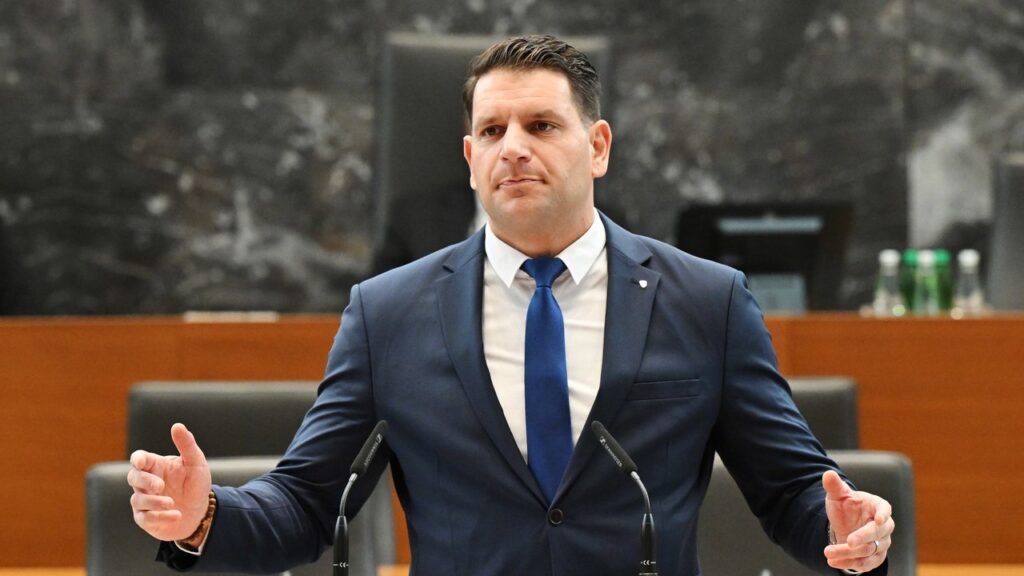 NOVO RAZKRITJE V AFERI STEVANOVIĆ! NA DAN PRIŠLA PRETEKLOST SKRIVNOSTNEGA DONATORJA IZ BIH – POVEZAVE SEGajo V SAM VRH POLITIKE! POGLEJTE, KAJ JE RAZKRIL PREISKOVALNI NOVINAR!