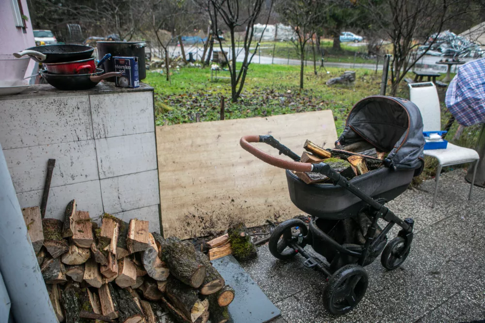 KAJ JE JANŠEVA VLADA PRIPRAVLJALA ZA SLOVENSKE DRUŽINE?! V JAVNOST PRIŠEL DOKUMENT, NATO PA SO PREDLOGI IZGINILI – Poglejte, kaj razkriva!
