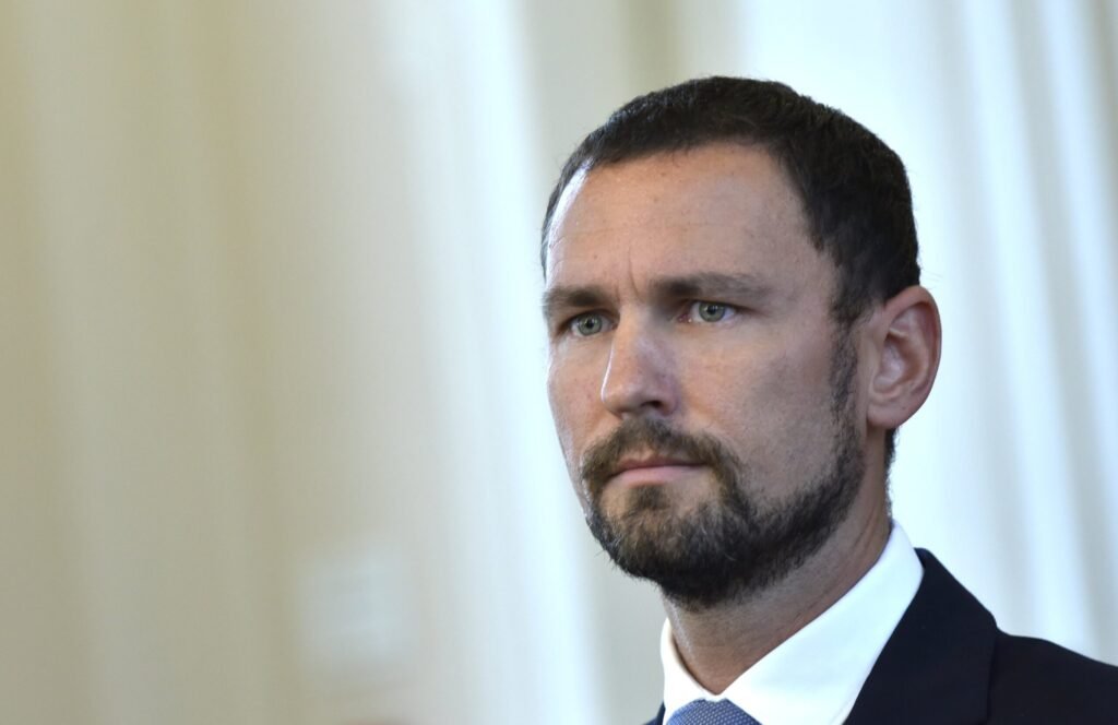 NOVO OPOZORILO IZ BANKE SLOVENIJE! GUVERNER SPREGOVORIL O MOŽNEM DVIGU OBRESTNIH MER ŽE DECEMBRA – PREVERITE, KAJ BI TO LAHKO POMENILO ZA KREDITE!