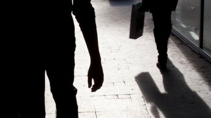 DRAMA SREDI SLOVENSKEGA MESTA! Dva zamaskirana moška vstopila v trgovino, nato pa se je zgodilo tole!