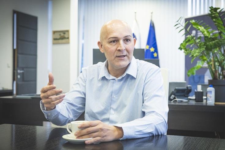 VELIK PREOBRAT V SLOVENSKEM ŠOLSTVU?! MINISTER RONČEVIĆ NAPOVEDAL KORENITE SPREMEMBE – Poglejte, kaj pripravlja za vse slovenske šolarje!