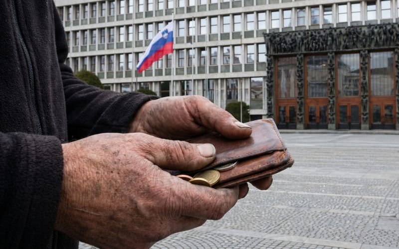 VELIK PREOBRAT ZA SLOVENSKE UPOKOJENCE?! ZPIZ RAZKRIL POMEMBNO NOVOST – ŠTEVILKE BI LAHKO PRESENETILE MARSIKOGA! Poglejte, koliko pokojnine vam pripada!
