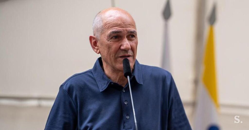 Janez Janša ima nov predlog. Se strinjate?