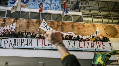 POLITIČNA DRAMA V BEOGRADU! BRNABIĆEVA OPOZARJA NA ARETACIJO VUČIĆA, ODSTOPILA PA JE TUDI DIREKTORICA RTS – POGLEJTE, KAJ SE DOGAJA PO VOLITVAH!