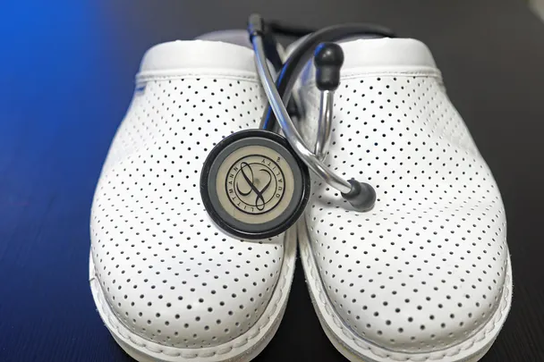 ALARM V SLOVENSKEM ZDRAVSTVU! ANONIMNO PISMO RAZKRIVA HUDE OČITKE O DOGAJANJU NA NEVROLOŠKI KLINIKI – OGROŽENA NAJ BI BILA CELO VARNOST BOLNIKOV! POGLEJTE, KAJ ODGOVARJAJO V UKC!
