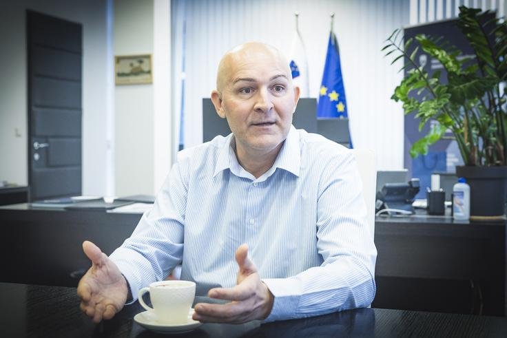 VELIK PREOBRAT V SLOVENSKEM ŠOLSTVU?! MINISTER RONČEVIĆ NAPOVEDAL KORENITE SPREMEMBE – Poglejte, kaj pripravlja za vse slovenske šolarje!