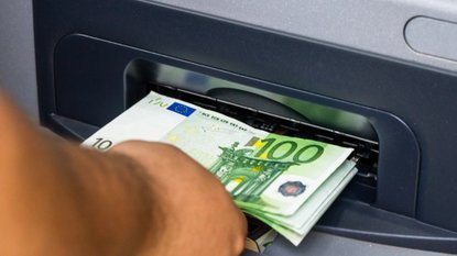 DRAMA SREDI SLOVENSKEGA MESTA! Dva zamaskirana moška vstopila v trgovino, nato pa se je zgodilo tole!