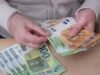 ZAPOSLENI, POZOR: Znano je, koliko bo letos znašala božičnica – Nekateri bodo dobili več, drugi pa…
