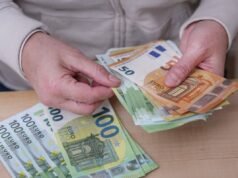 ZAPOSLENI, POZOR: Znano je, koliko bo letos znašala božičnica – Nekateri bodo dobili več, drugi pa…