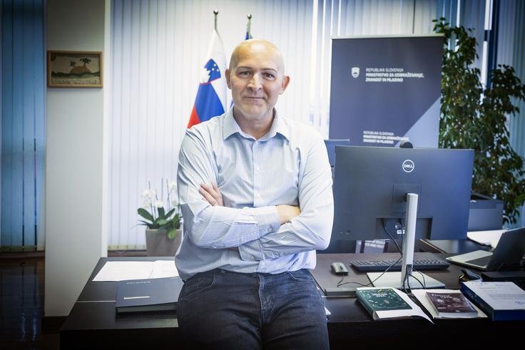 VELIK PREOBRAT V SLOVENSKEM ŠOLSTVU?! MINISTER RONČEVIĆ NAPOVEDAL KORENITE SPREMEMBE – Poglejte, kaj pripravlja za vse slovenske šolarje!