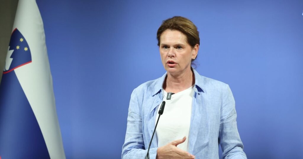 HUD POLITIČNI SPOR ZARADI CEN GORIVA! GOLOBOVA SVOBODA OSTRO NAD JANŠEVO KOALICIJO – POGLEJTE, KATERO TRDITEV SO JAVNO POSTAVILI POD VPRAŠAJ!